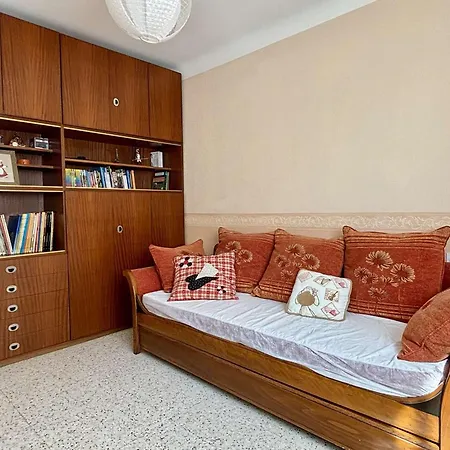 Apartment Familial Climatise Avec Terrasse, 2 Chambres, A 8 Km De La - - Fr-1-225-737