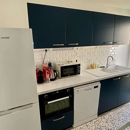 Familial Climatise Avec Terrasse, 2 Chambres, A 8 Km De La - - Fr-1-225-737