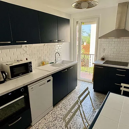 Apartment Familial Climatise Avec Terrasse, 2 Chambres, A 8 Km De La - - Fr-1-225-737 *