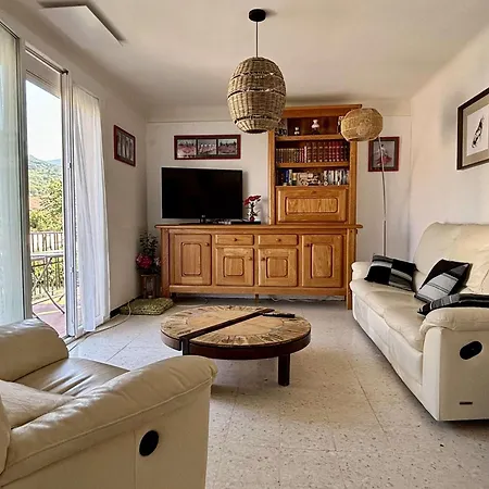 Apartment Familial Climatise Avec Terrasse, 2 Chambres, A 8 Km De La - - Fr-1-225-737